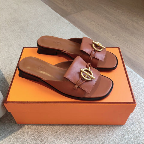 ISLE SANDAL CARAMEL CALFSKIN