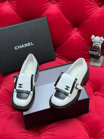 CC MOCCASIN LOAFER IN WHITE MIX BLACK LAMBSKIN