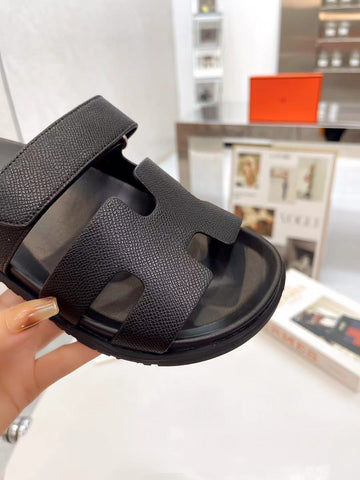 CHYPRE SANDAL IN BLACK CALFSKIN 186752