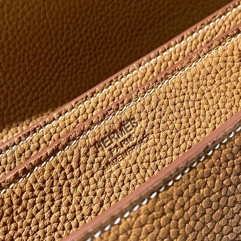 SAC A DEPECHES LIGHT 38 IN GOLD TOGO CALFSKIN