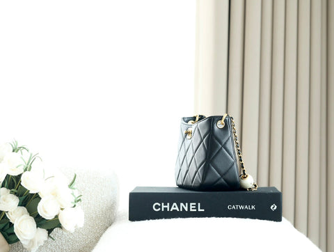 CHANEL 25S HOBO BAG 19.5 CM IN BLACK CALFSKIN WITH GOLD HARDWARE