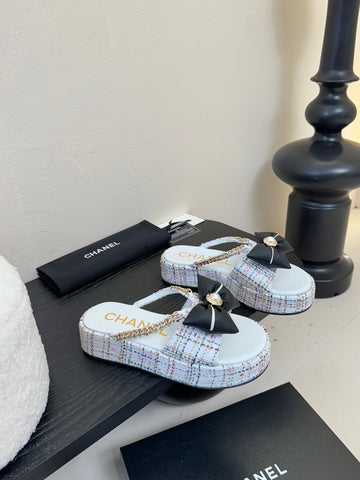 PLATFORM FLIP-FLOPS IN WHITE TWEED FABRIC