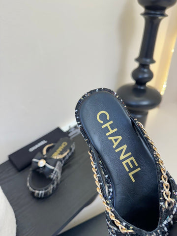 PLATFORM FLIP-FLOPS IN BLACK TWEED FABRIC