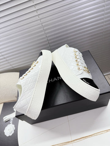 CHANEL 25S TRAINERS WHITE AND BLACK 35MM IN CALFSKIN