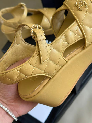 CC CLASSIC WEDGE SANDALS IN LIGHT YELLOW LAMBSKIN
