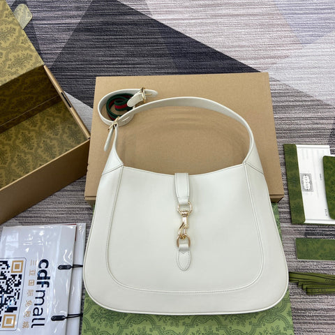 JACKIE MEDIUM SHOULDER BAG 35 IN WHITE CALFSKIN GOLD HARDWARE