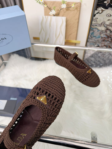PRADA 26S MARY JANE FLATS IN DARK BROWN WOVEN RAFFIA WITH TRIANGLE LOGO