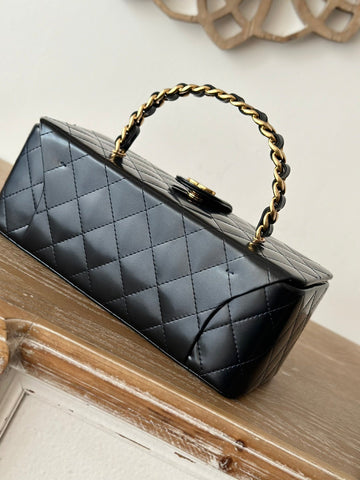 VINTAGE COSMETIC BAG 22 IN BLACK SHINY CALFSKIN GOLD HARDWARE