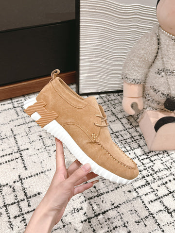 INCREASE SNEAKER IN PEANUT BROWN SUEDE