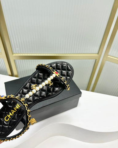 SANDALS PEARL CHAIN IN BLACK COWHIDE