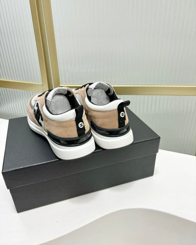 SNEAKER IN TAN BROWN SUEDE AND GREY BREATHABLE MESH