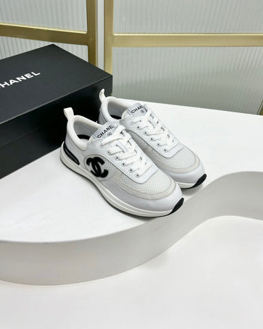 SNEAKER IN WHITE SUEDE AND BREATHABLE MESH