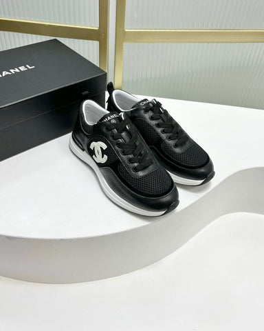 SNEAKER IN BLACK SUEDE WITH WHITE LOGO