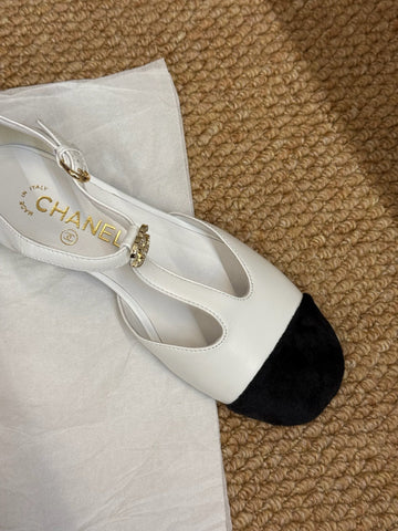 CHANEL 26S SLINGBACK SHOES IN WHITE CALFSKIN AND SUEDE GOLD HARDWARE