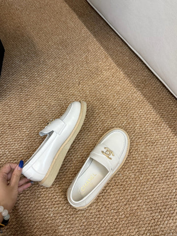 CHANEL 26S LOAFER IN WHITE PATENT CALFSKIN CC LOGO