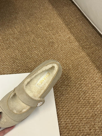 CHANEL 26S MARY JANE FLATS IN BEIGE SUEDE SHEARLING LINING CC LOGO