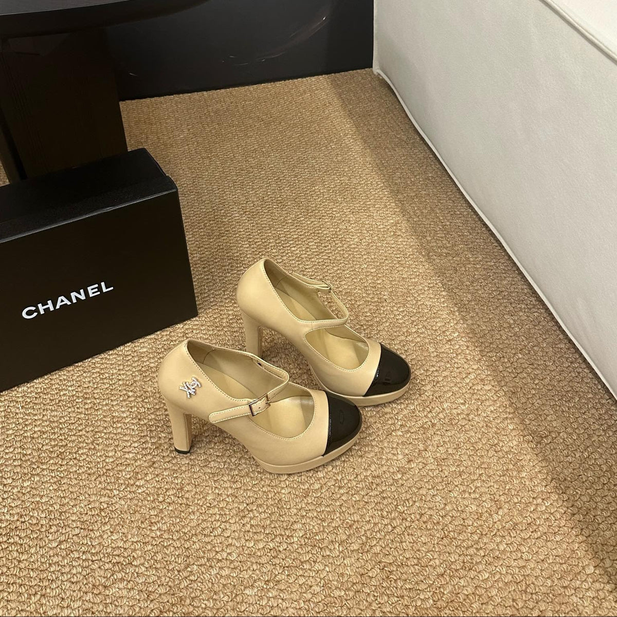 CHANEL 26S MARY JANE HEELS IN BEIGE CALFSKIN WITH BLACK CAP TOE