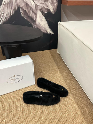 PRADA 26S SHEARLING BALLET FLATS IN BLACK