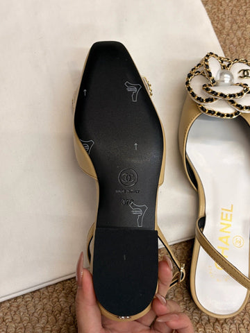 CHANEL 26S SLINGBACK FLATS IN BEIGE CALFSKIN CAMELLIA PEARL