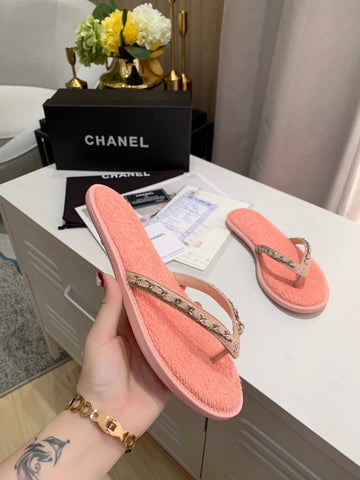 THONG SLIPPERS IN LIGHT PINK COWHIDE