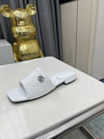 GG CASUAL SLIPPERS IN WHITE CALFSKIN LOGO EMBOSSING
