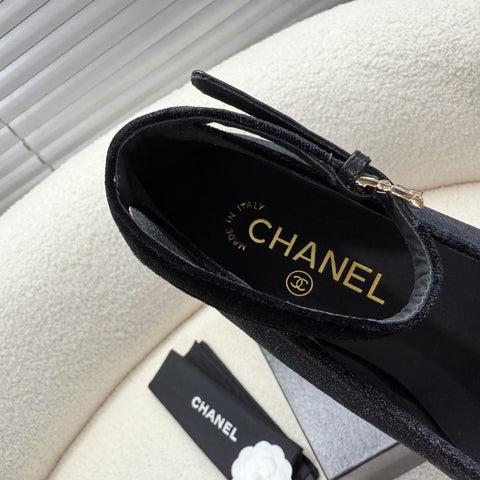 MARY JANE SHOES IN BLACK VELVET
