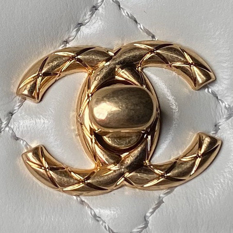 CHANEL 25S CLASSIC COCO HANDLE BAG 19 CM IN WHITE LAMBSKIN WITH GOLD HARDWARE