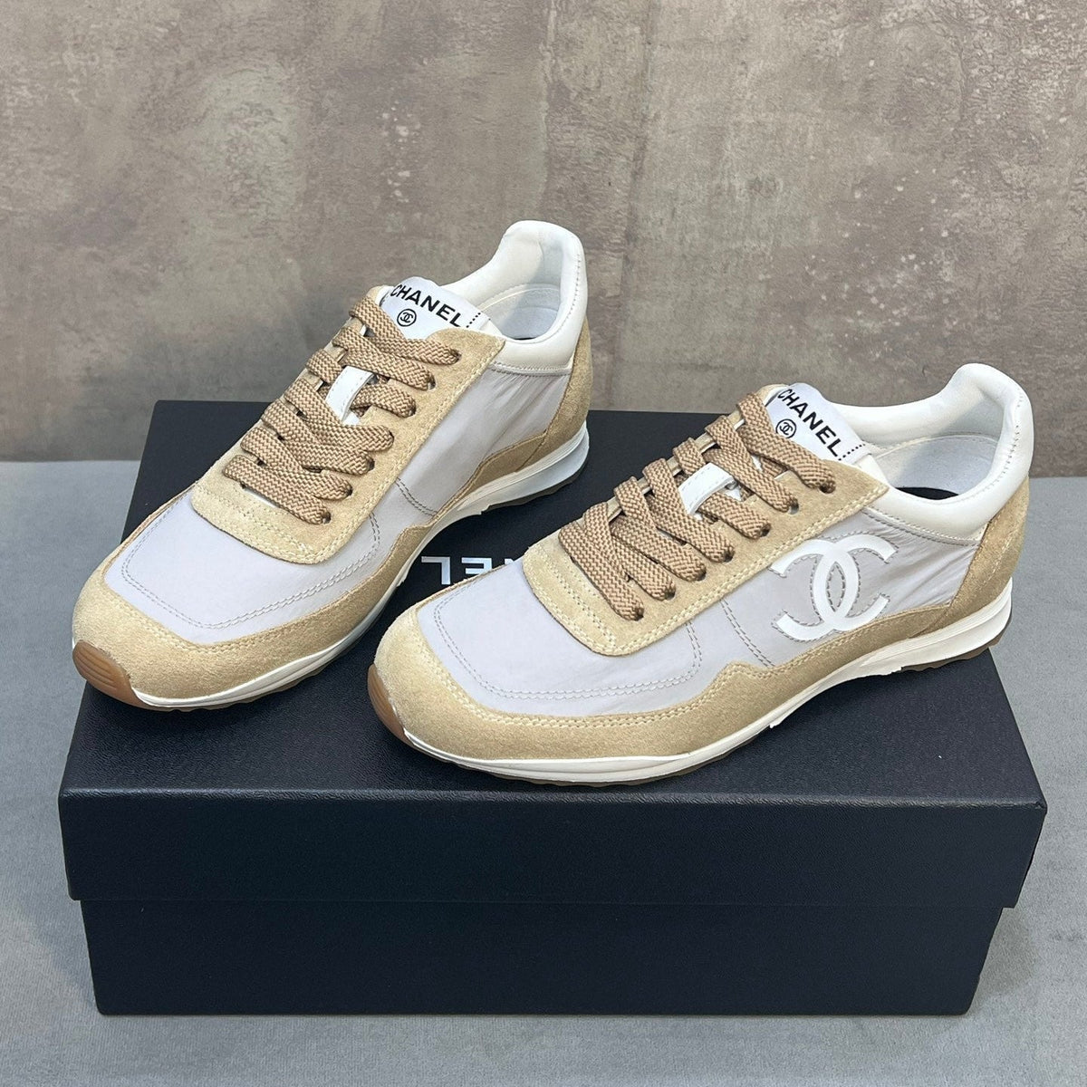 CHANEL 26S RUNNING SNEAKERS IN BEIGE AND GREY MATERIAL CC LOGO