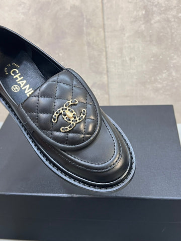 CHANEL 26S LOAFERS IN BLACK QUILTED CALFSKIN WITH CHAIN CC LOGO