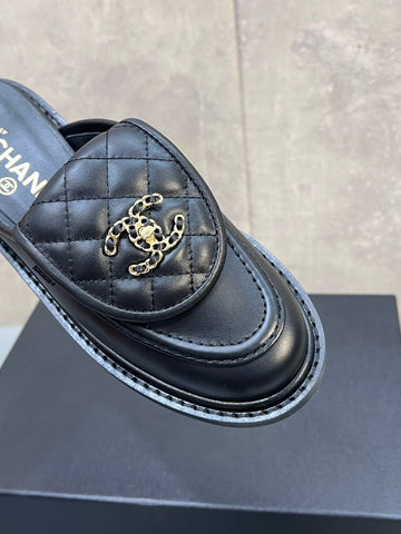CHANEL 26S MULE LOAFERS IN BLACK QUILTED CALFSKIN WITH CC LOGO