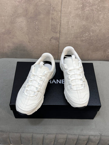 CHANEL 26S RUNNER CC LOGO SNEAKERS IN WHITE CALFSKIN