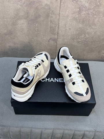 CHANEL 26S RUNNER CC LOGO SNEAKERS IN BEIGE AND GREY CALFSKIN