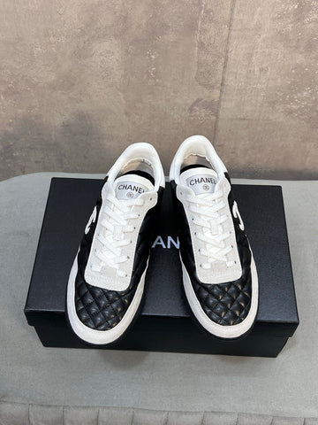 CHANEL 26S SNEAKERS IN BLACK AND WHITE QUILTED CALFSKIN CC LOGO