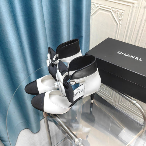 HIGH HEELS IN WHITE MIX BLACK SHEEPSKIN WITH FLOWER