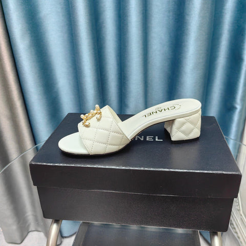 MULE SLIDE SANDAL IN WHITE LAMBSKIN