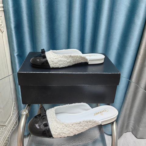 MULE IN WHITE TWEED AND BLACK LAMBSKIN