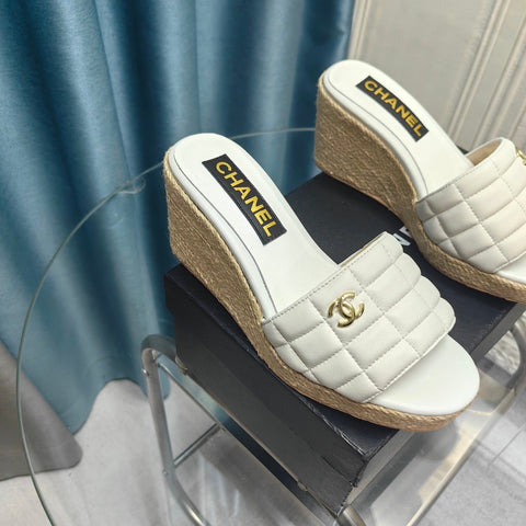 WEDGE WHITE SHEEPSKIN