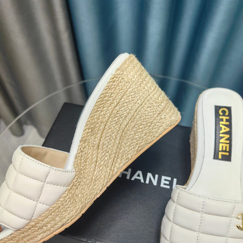 WEDGE WHITE SHEEPSKIN