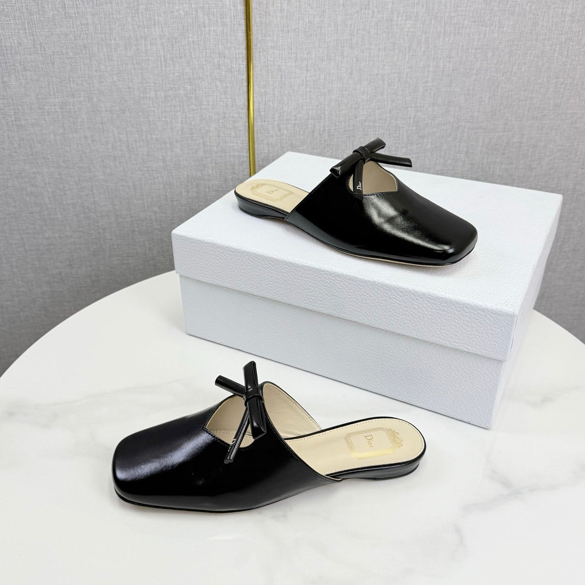 DIOR 26S PEARL-ACCENT BOW FLAT MULES IN BLACK GLOSSY CALFSKIN
