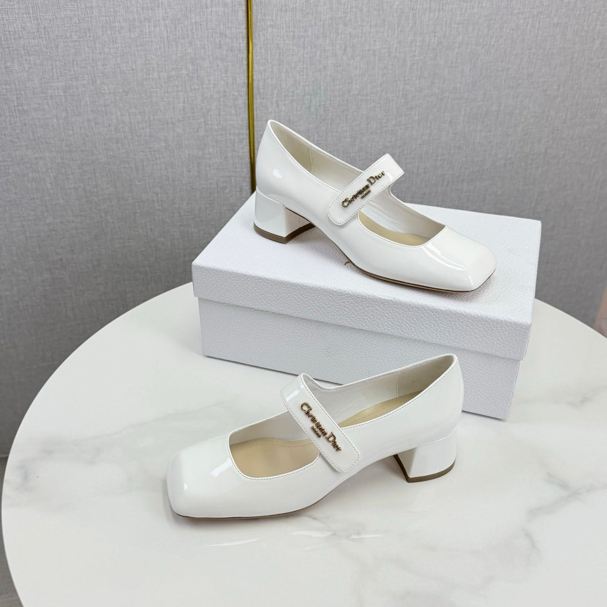 DIOR 26S MARY JANE HIGH HEELS 40MM IN WHITE PATENT CALFSKIN GOLD HARDWARE
