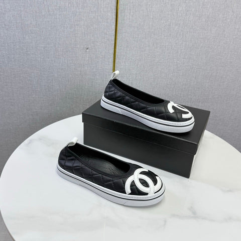 CHANEL 26S CC LOGO SLIP-ON SNEAKERS IN BLACK CALFSKIN