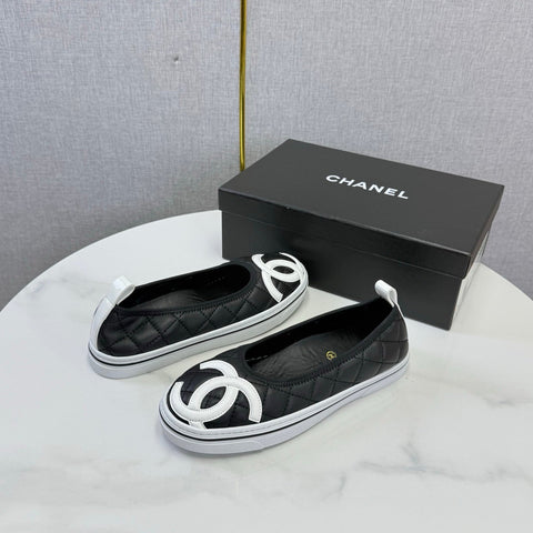 CHANEL 26S CC LOGO SLIP-ON SNEAKERS IN BLACK CALFSKIN