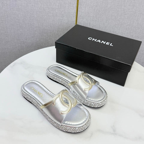 CHANEL 26S PLATFORM SLIDES IN SILVER LAMBSKIN WITH CC LOGO