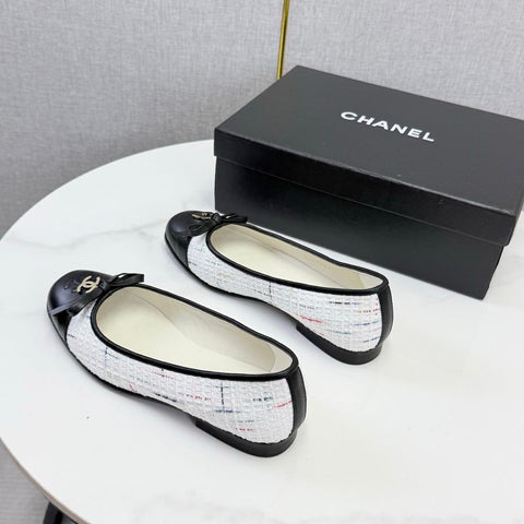 CHANEL 26S BALLET FLATS IN WHITE TWEED AND BLACK LAMBSKIN