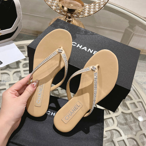 RHINESTONES THONG SANDAL IN MACAROON TAN LAMBSKIN