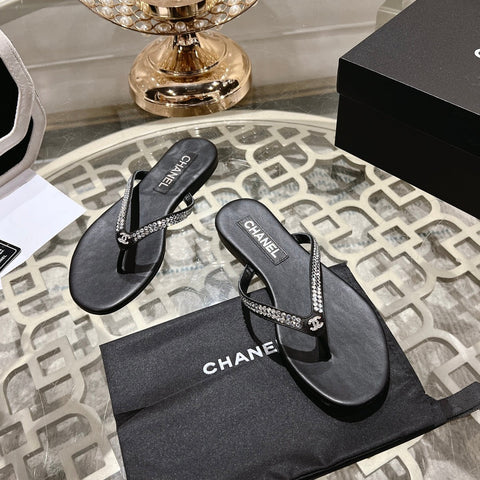 RHINESTONES THONG SANDAL IN BLACK LAMBSKIN