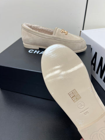 LOAFER IN BEIGE SUEDE AND SOLF FLEECE LINING