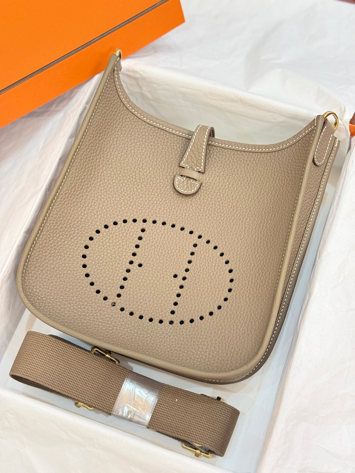 HM 26S EVELYNE BAG 23MM IN LIGHT BROWN GRAINED CALFSKIN