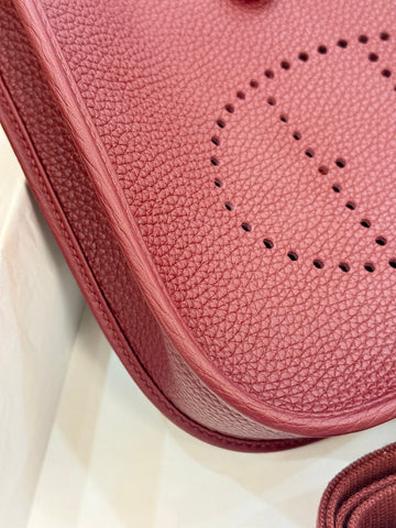 HM 26S EVELYNE BAG 23MM IN WINE RED GRAINED CALFSKIN