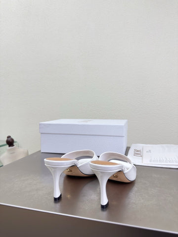 DIOR 26S KITTEN HEEL MULE SANDALS IN WHITE PATENT CALFSKIN WITH LOGO